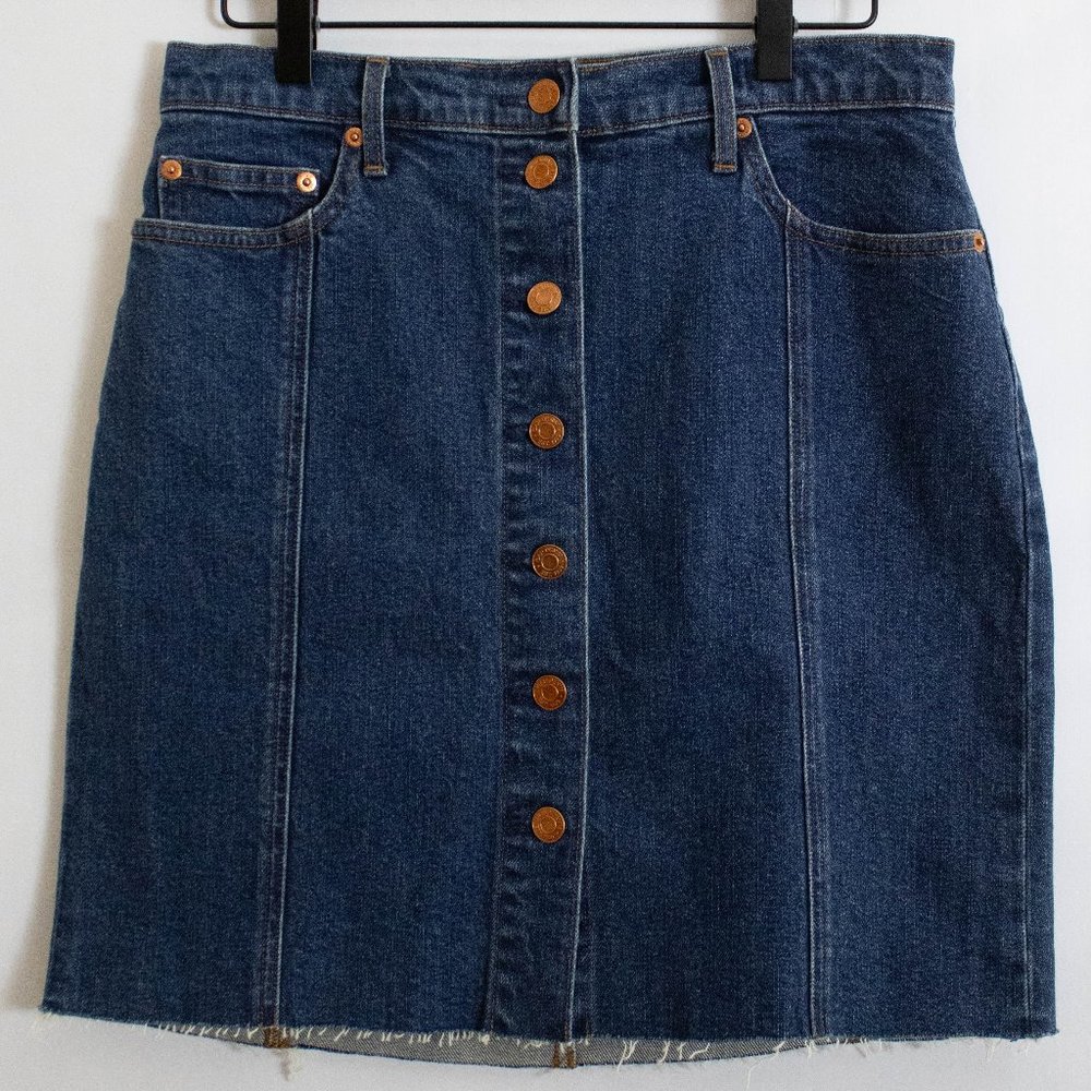 Like New GAP Denim Button Front Medium Blue Wash Stretch Denim Skirt, 28P